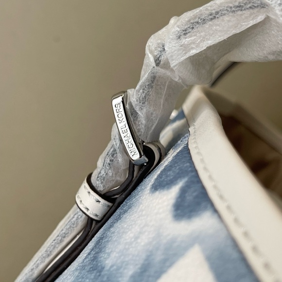 (new+tag) Michael Kors ‘rare’ jet set travel carryall tote color cloud b… - Picture 9 of 13